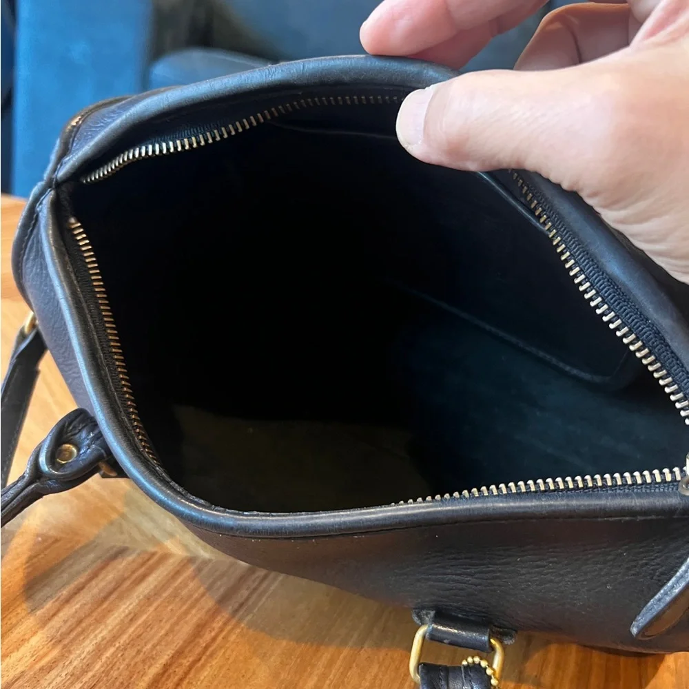 VINTAGE CÓRNER: COACH DESIGNER BONNIE CASHIN Black Leather Handbag with Strap - Picture 4 of 12